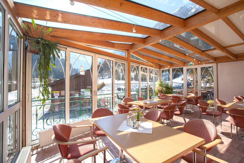 ניוסטיפט אים סטובאיטל Hotel Waldcafe מראה חיצוני תמונה