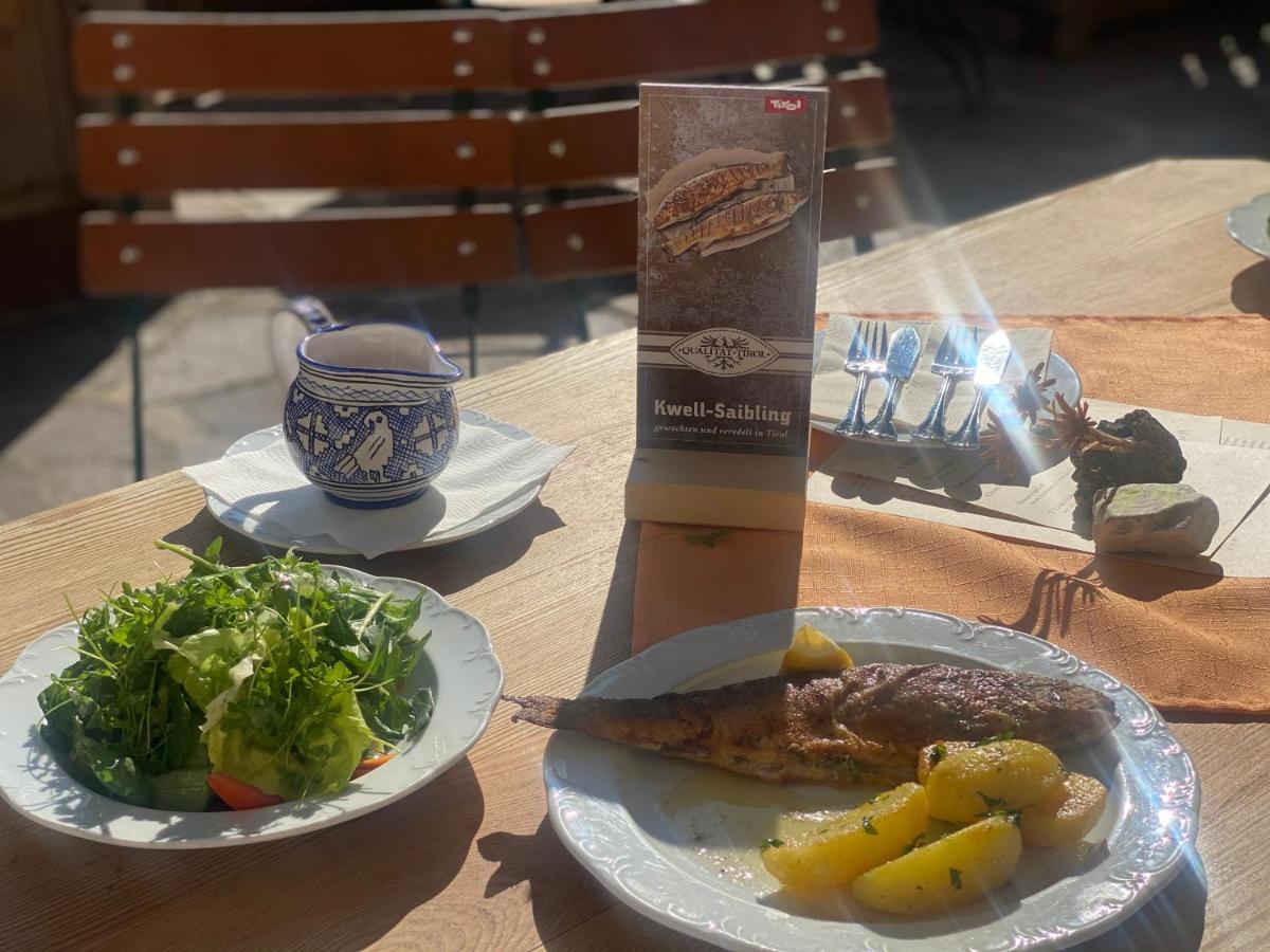ניוסטיפט אים סטובאיטל Hotel Waldcafe מראה חיצוני תמונה