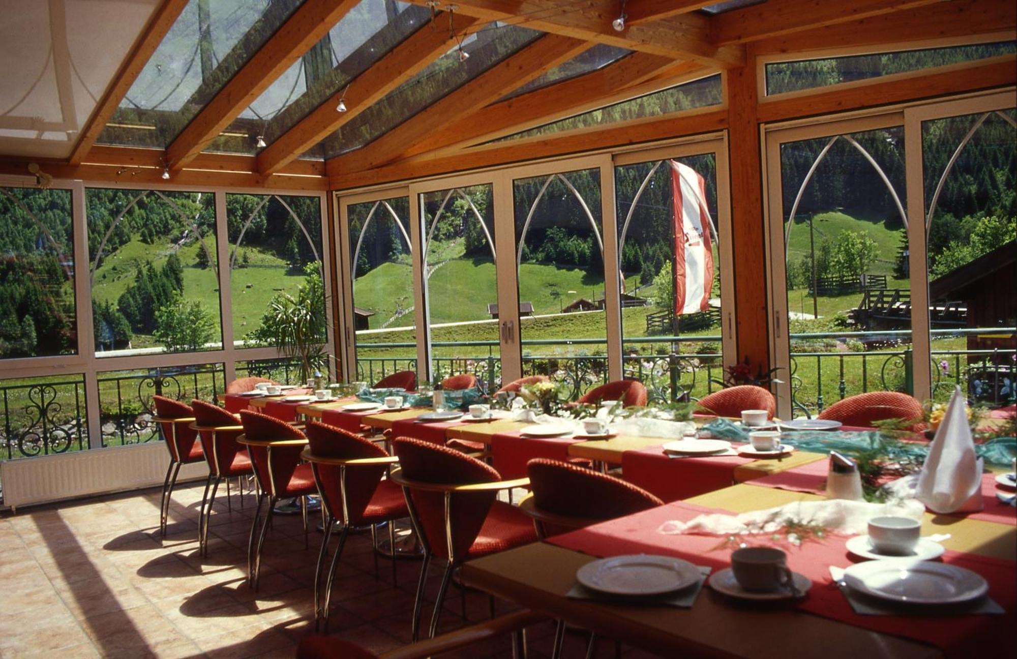 ניוסטיפט אים סטובאיטל Hotel Waldcafe מראה חיצוני תמונה