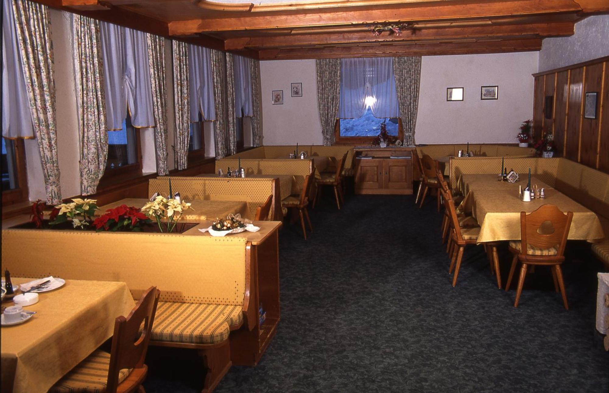 ניוסטיפט אים סטובאיטל Hotel Waldcafe מראה חיצוני תמונה